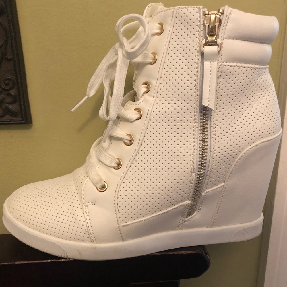 Shoedazzle white wedge sneakers. Size 7